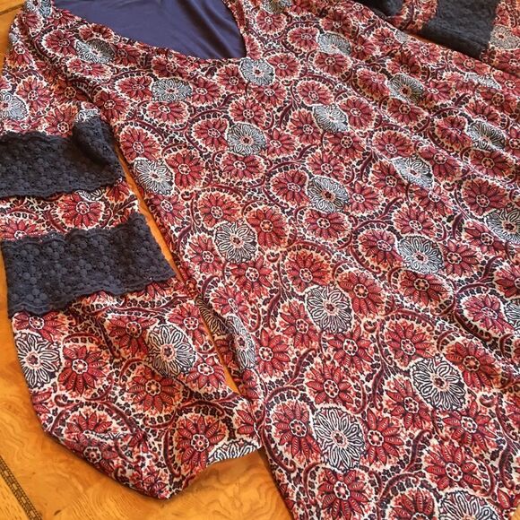 MINI DRESS in Winter Red and Navy Lace - Picture 6 of 8